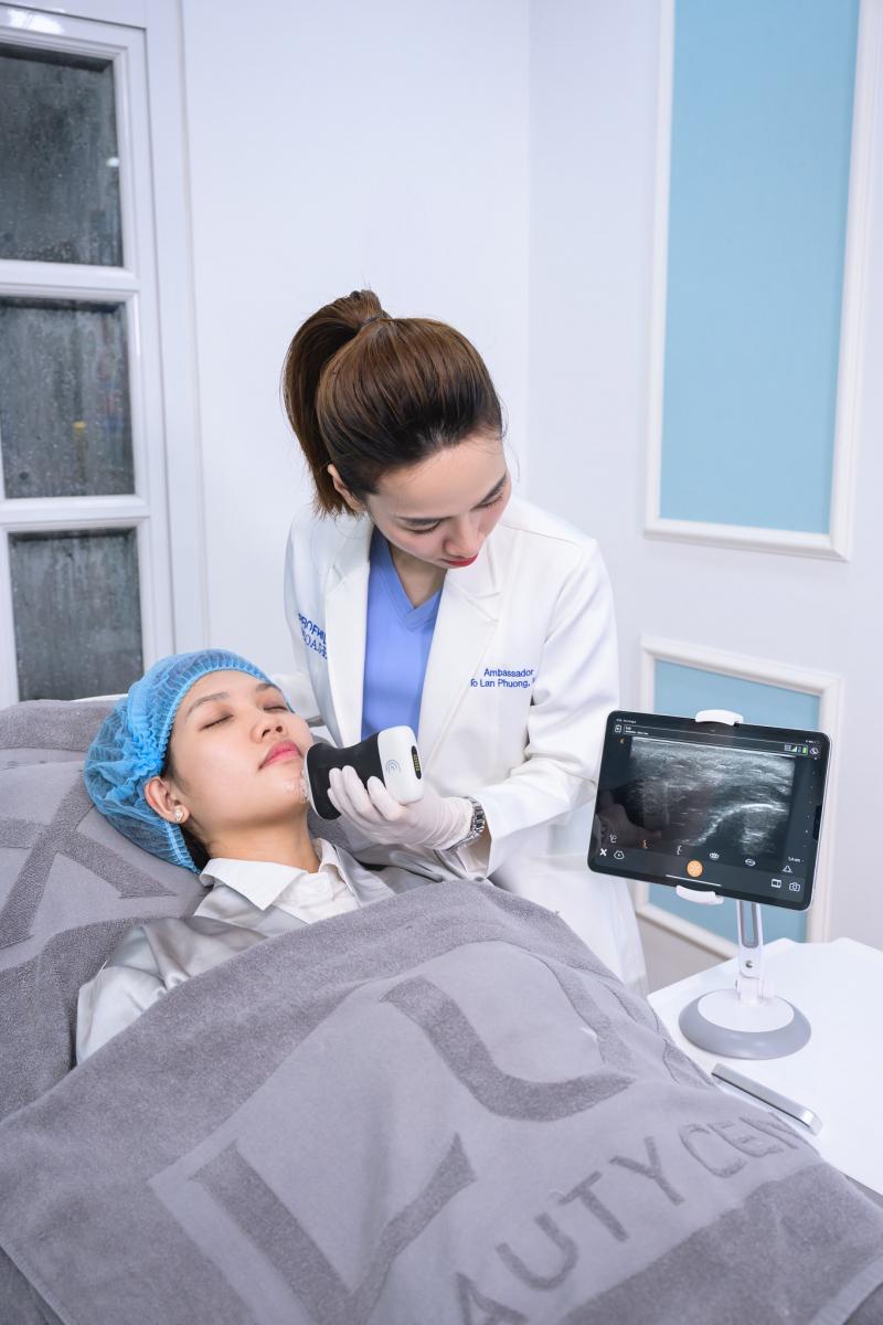 Phòng khám da liễu Lux Beauty Center