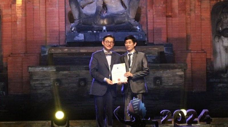 BS Nguyễn Thanh Triết nhận Giải thưởng Cống hiến xuất sắc về phòng chống mù lòa châu Á -Thái Bình Dương năm 2024.