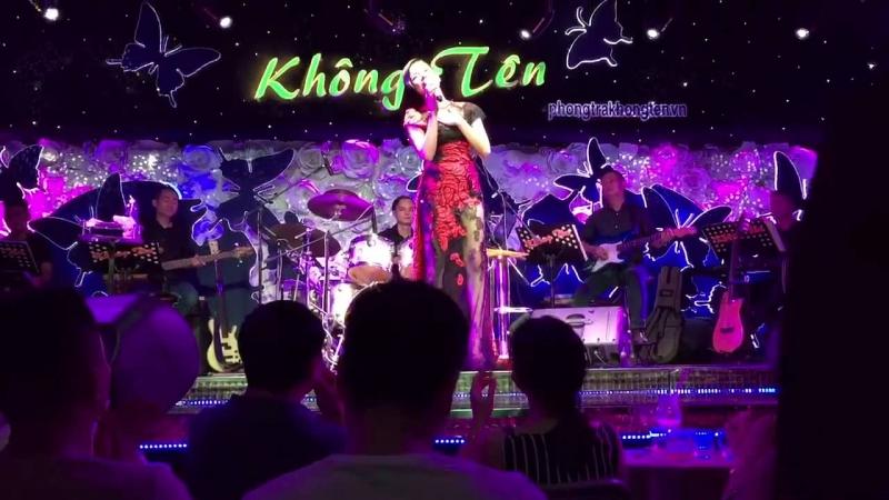 Singer Le Quyen drops her soul into lyrical songs at No Name Tea Room