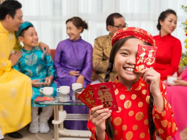 Thuyết minh phong tục truyền thống: Việc tìm hiểu và hiểu sâu hơn về phong tục truyền thống của dân tộc Việt Nam là cách để bạn khám phá và yêu thêm đất nước mình. Hãy cùng xem hình ảnh để nghe giải thích sâu sắc về những phong tục truyền thống đặc sắc và ý nghĩa của chúng.