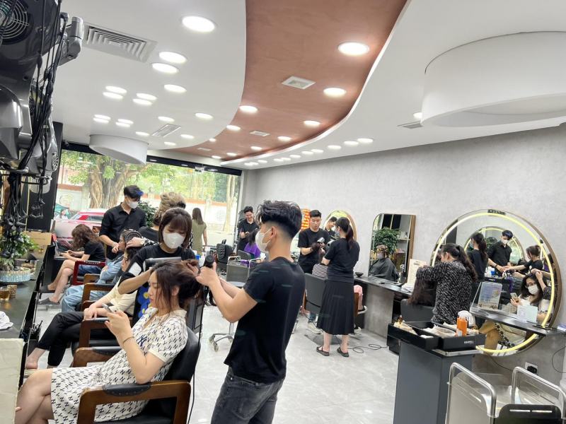 Phong Vân Hair & Beauty Salon