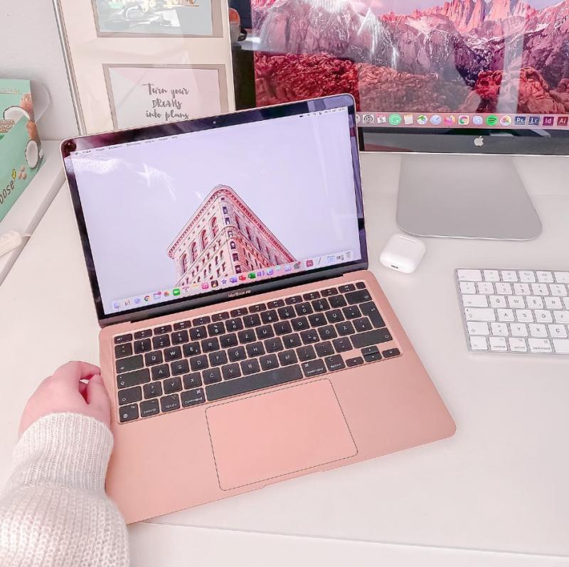 Macbook Pro tại Phong Vũ