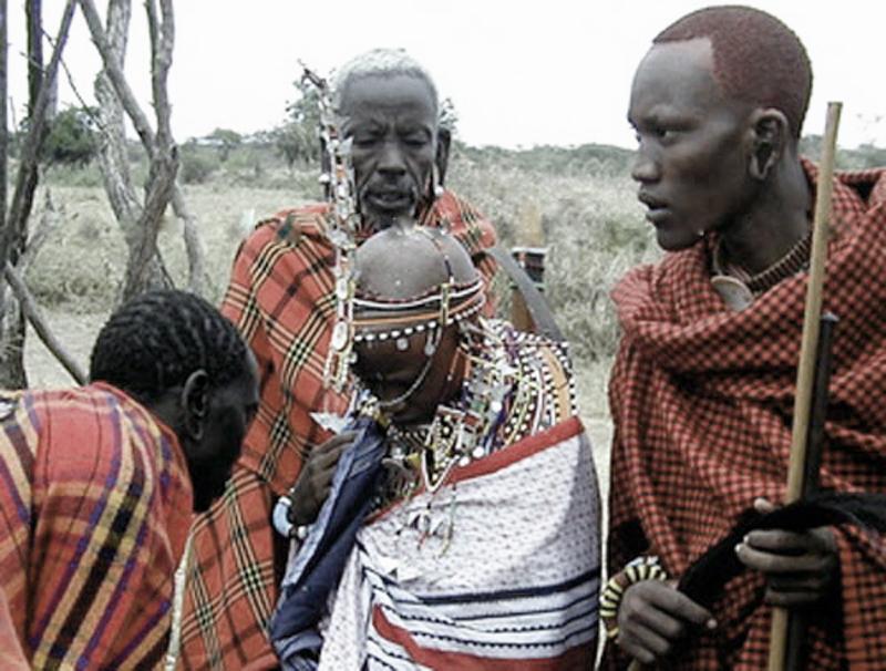 Phun nước bọt (bộ lạc Massai)