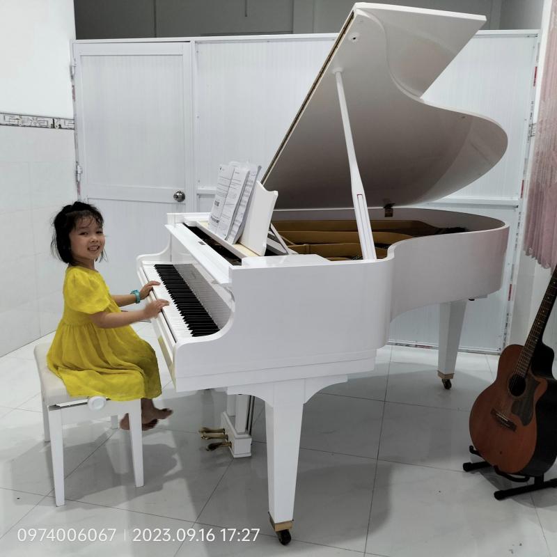 Piano Đông Hoa