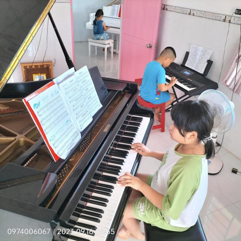 Piano Đông Hoa