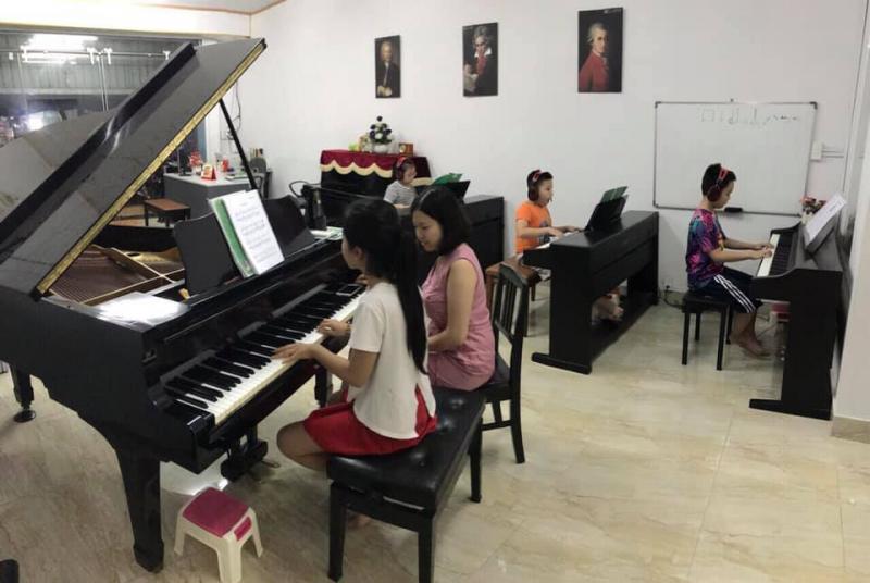 Học đàn piano tại trung tâm