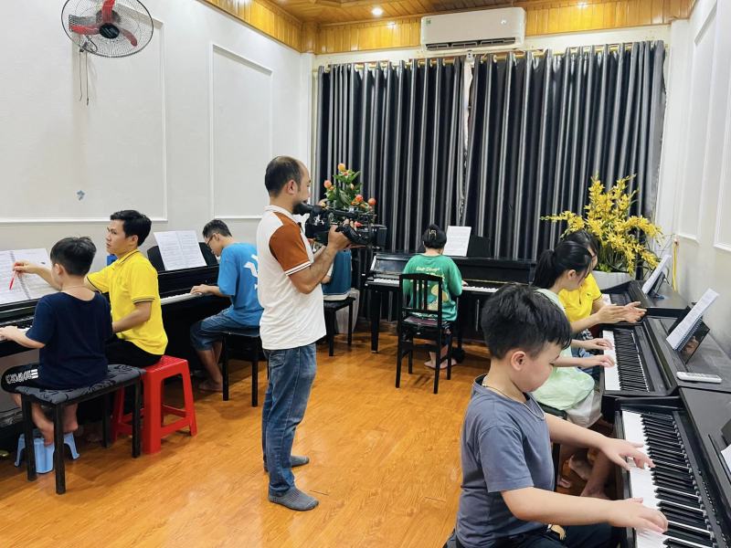 Lớp học đàn piano tại trung tâm Thiên Ân