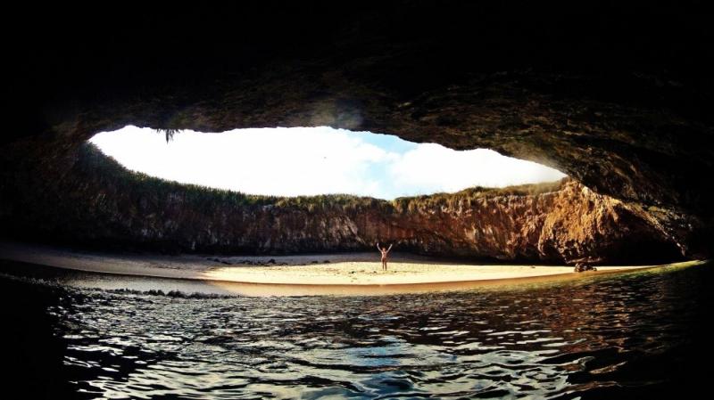 Bãi biển ẩn mình Playa de Amor