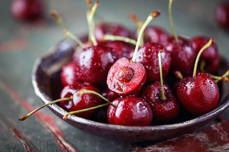 Cherry (anh đào) là một loại thức ăn tốt cho khớp, đặc biệt là người mắc bệnh gút