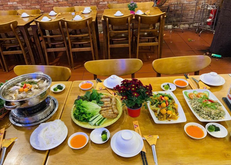 Quán A7 Lẩu Gà Lá É Phú Yên