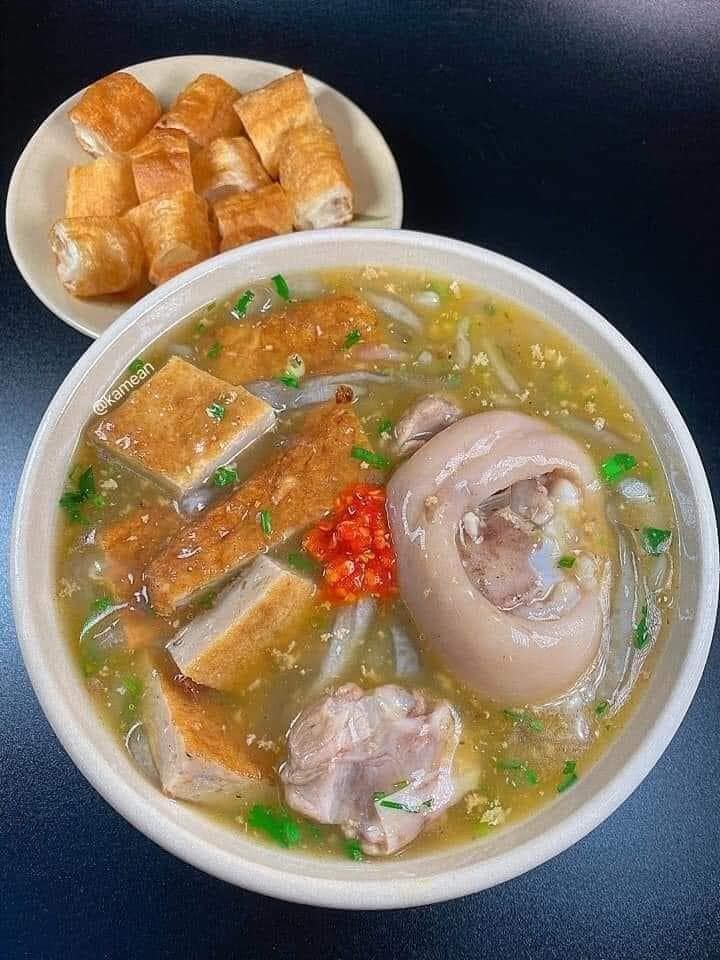 Bánh canh bột lọc chả cá Cô Liên