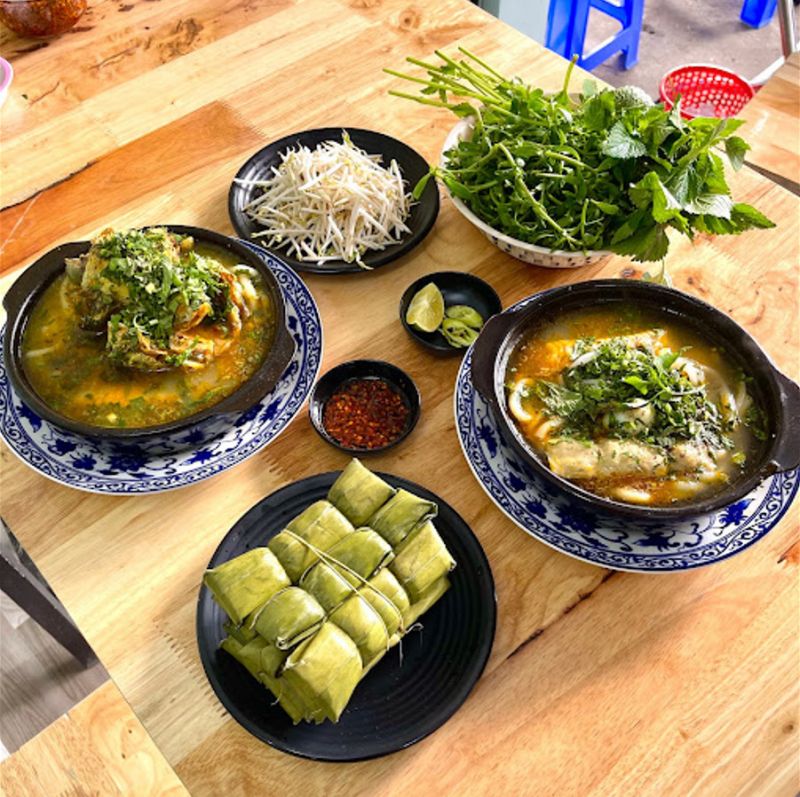 Quán Bánh Canh Cá Lóc Nồi Đất