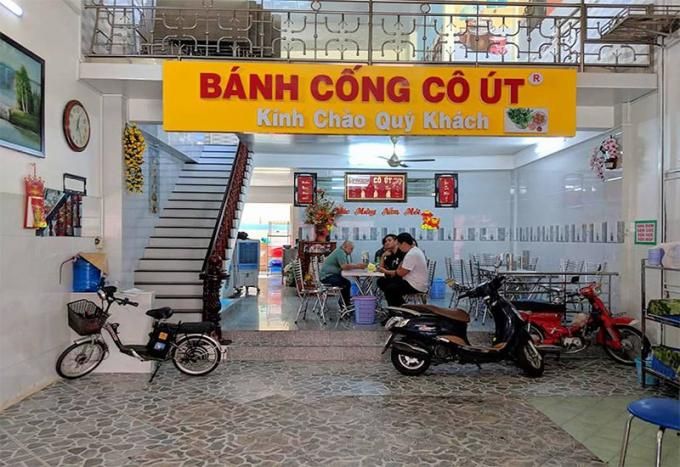 Quán bánh cống Cô Út