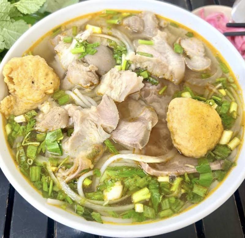Quán Bún Bò Gánh Sông Hương