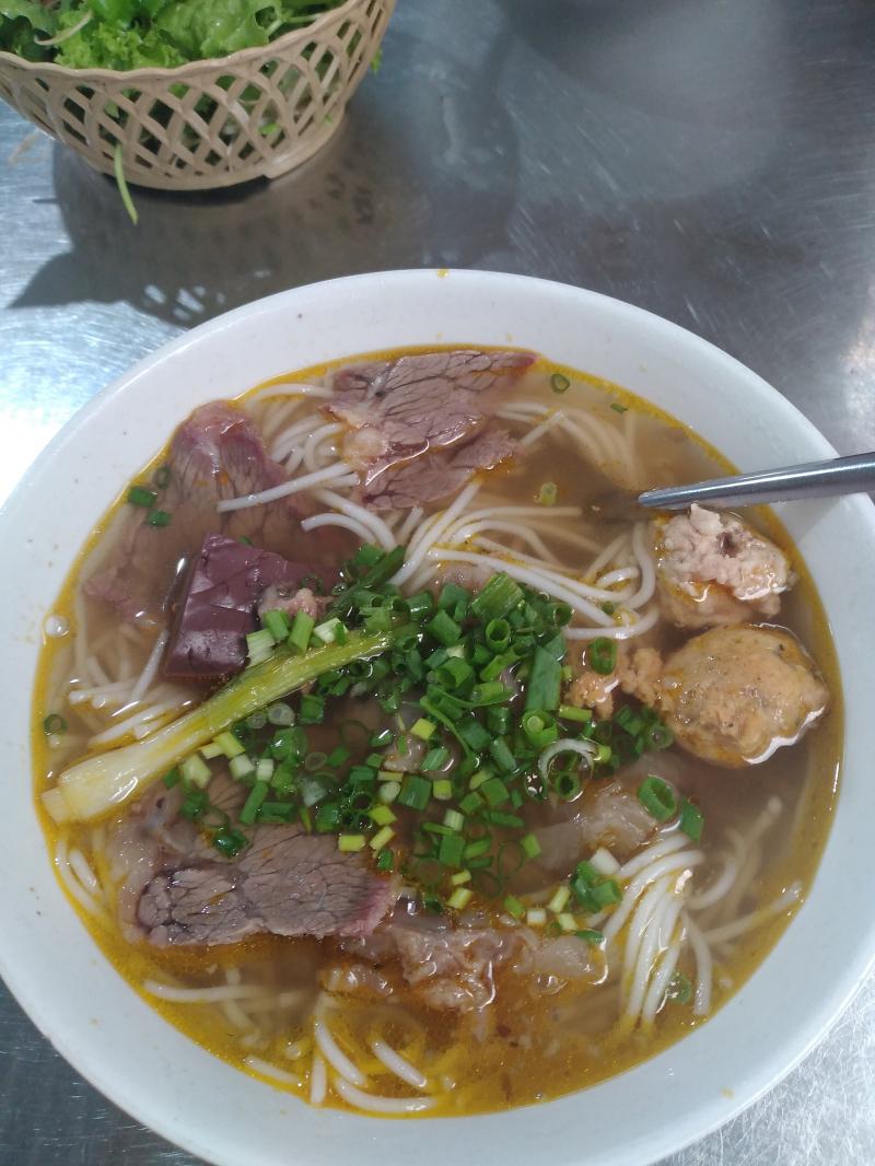 Quán bún bò Huế Trần Gia Hy