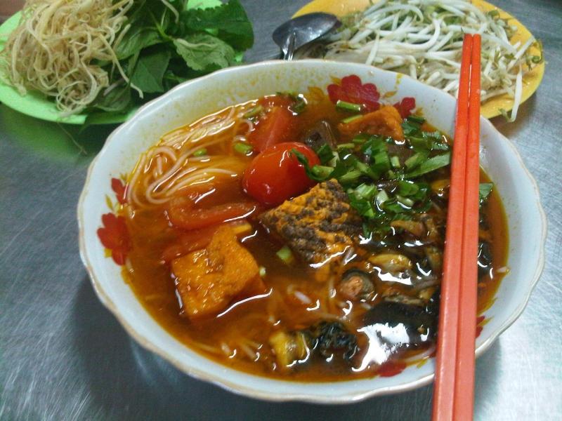 Bún cua ốc tại quán