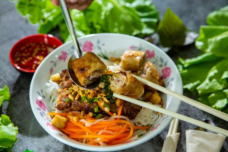 Bún Thịt Nướng Chị Tuyền