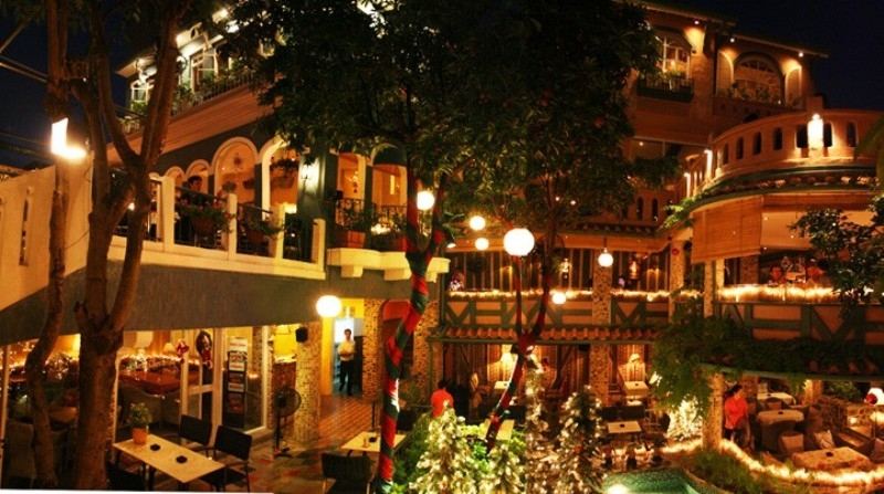 Top 10 Quán cà phê biệt thự sân vườn đẹp nhất Sài Gòn