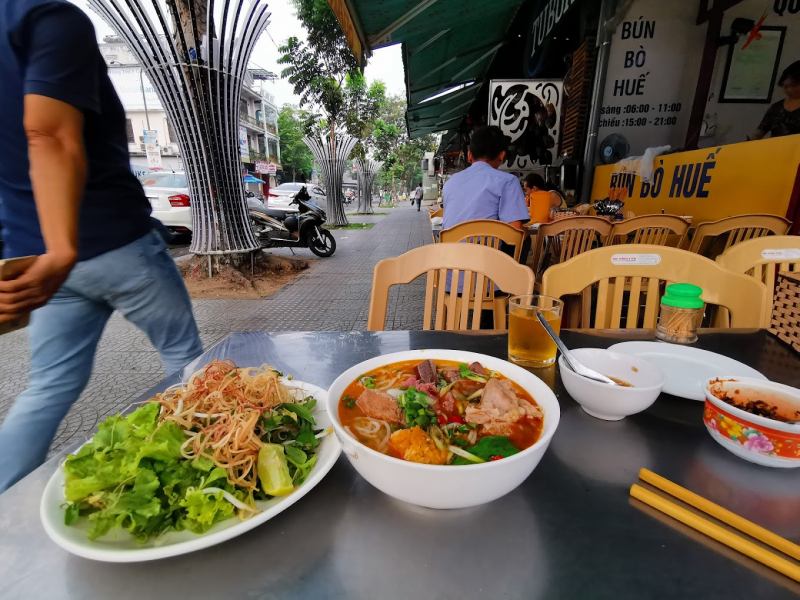 Bún bò quán Cẩm