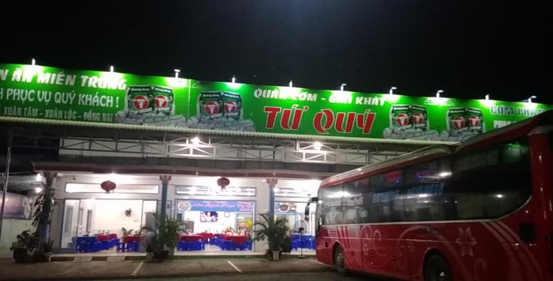 Quán Cơm TỨ QUÝ