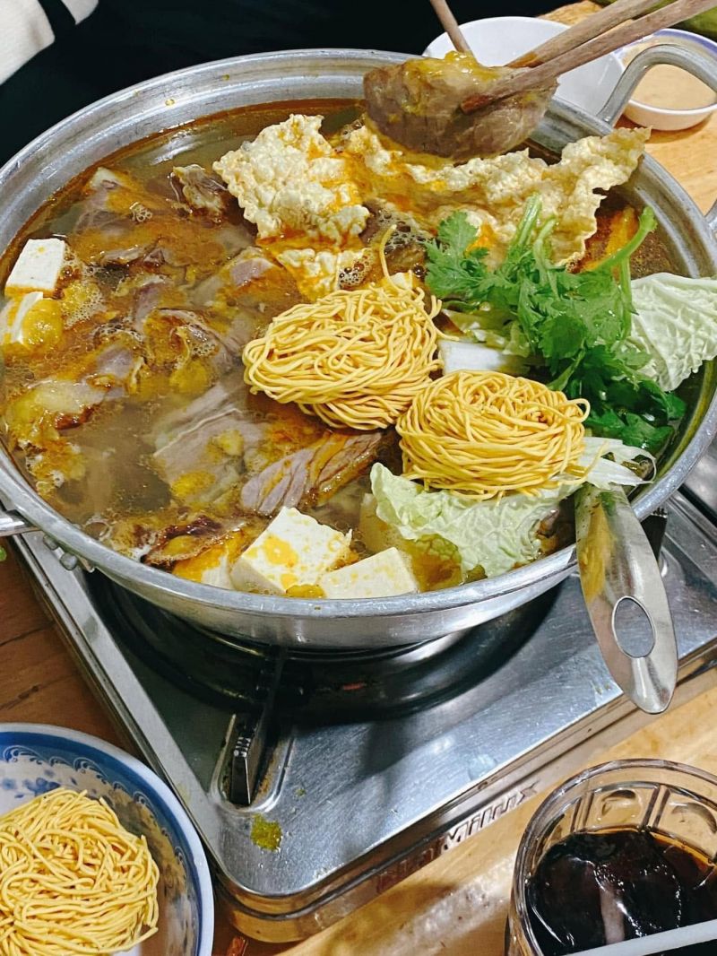 Quán lẩu bò Dìn