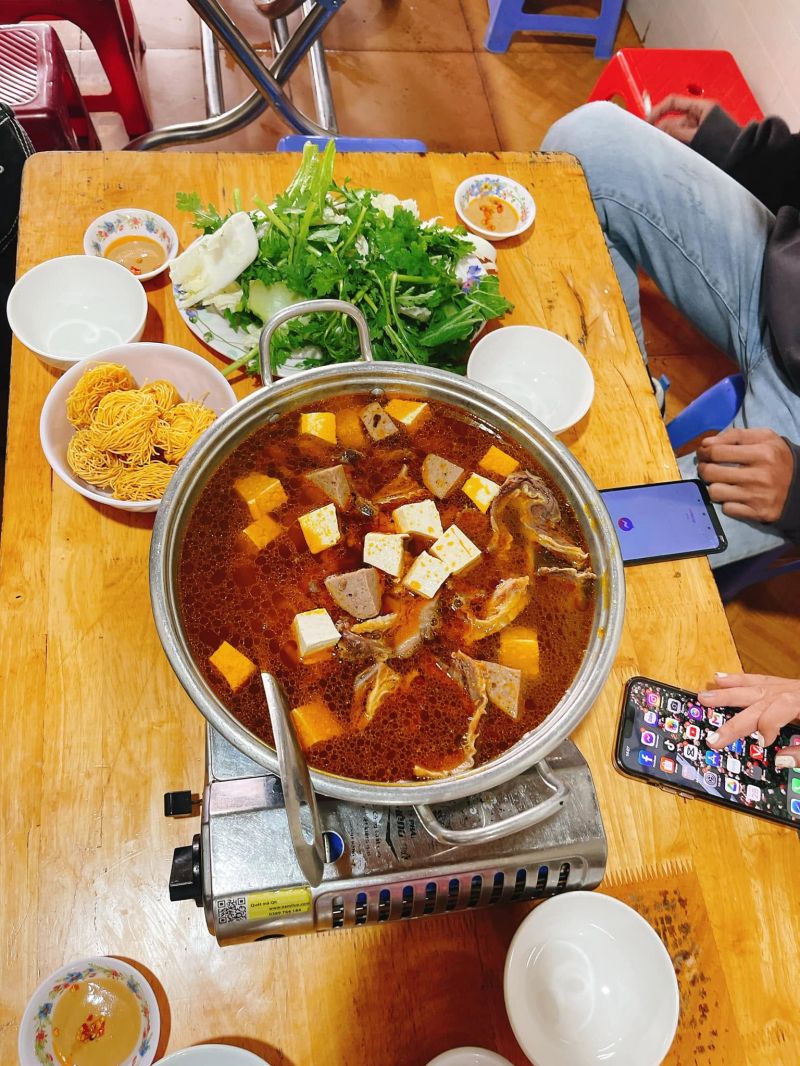 Quán lẩu bò Dìn