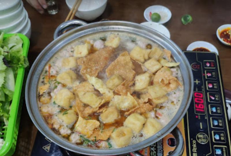 Quán Lẩu Riêu