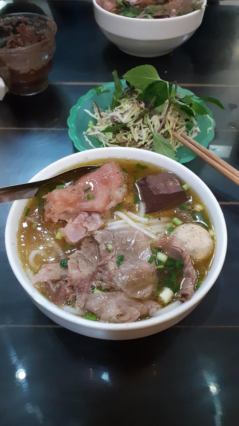 Quán Nguyên Khang - bún bò Huế, bún cua