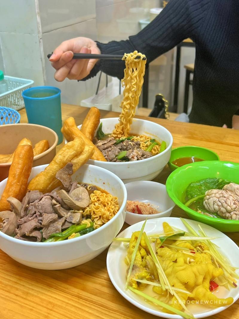 Quán Quen Mỳ Chua Cay