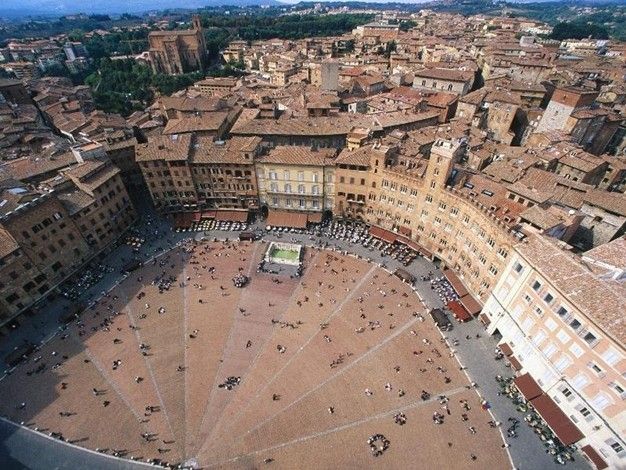 Quảng trường Piazza Del Campo