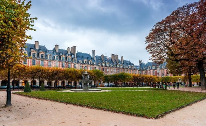 Quảng trường Place Des Vosges