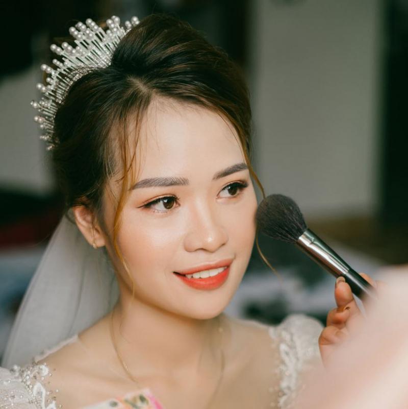 Trang điểm cô dâu tại QUEEN studio