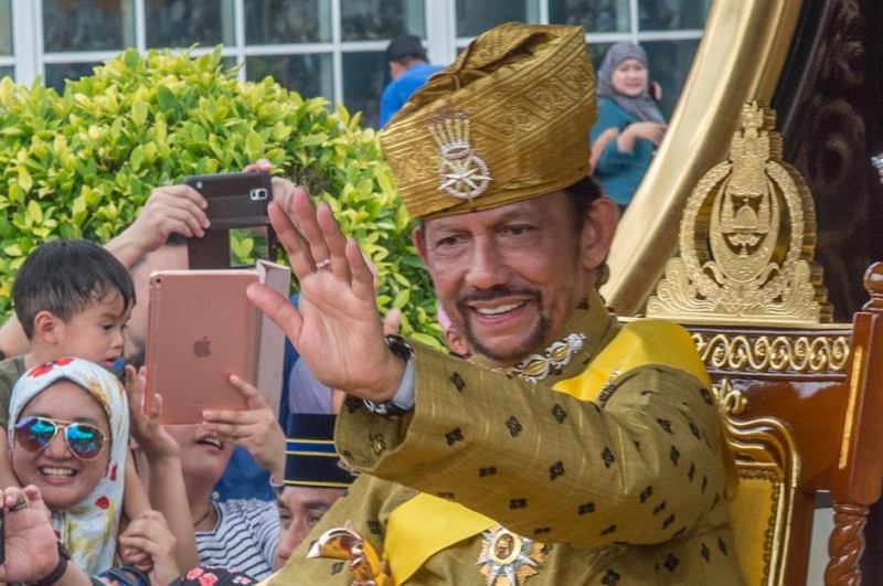 Quốc vương Brunei là vị vua trị vì lâu thứ hai thế giới hiện nay