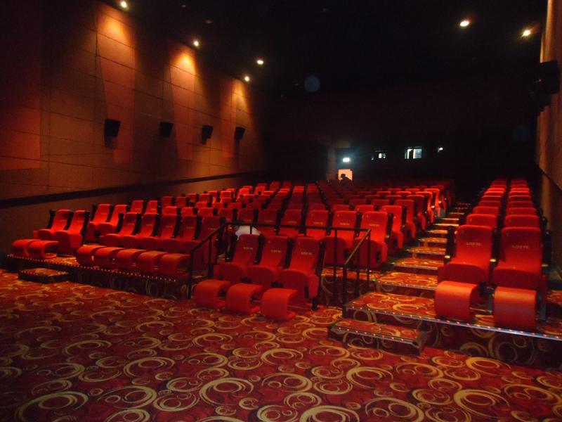 Rạp Lotte có hệ thống âm thanh tốt, màn hình chiếu và không gian rạp chiếu khá rộng lớn