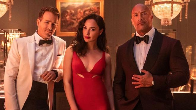 Ryan Reynolds, Gal Gadot và Dwayne Johnson từ trái qua (Ảnh: Netflix)