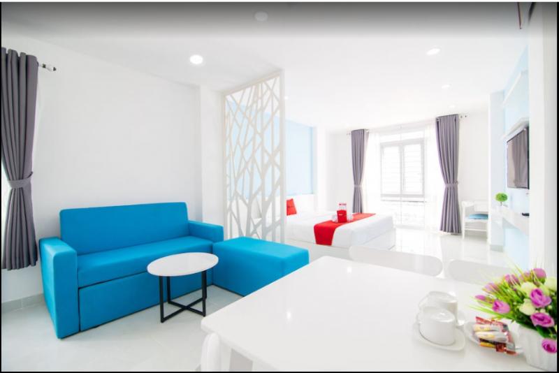 RedDoorz Plus near Nguyen Hue Street