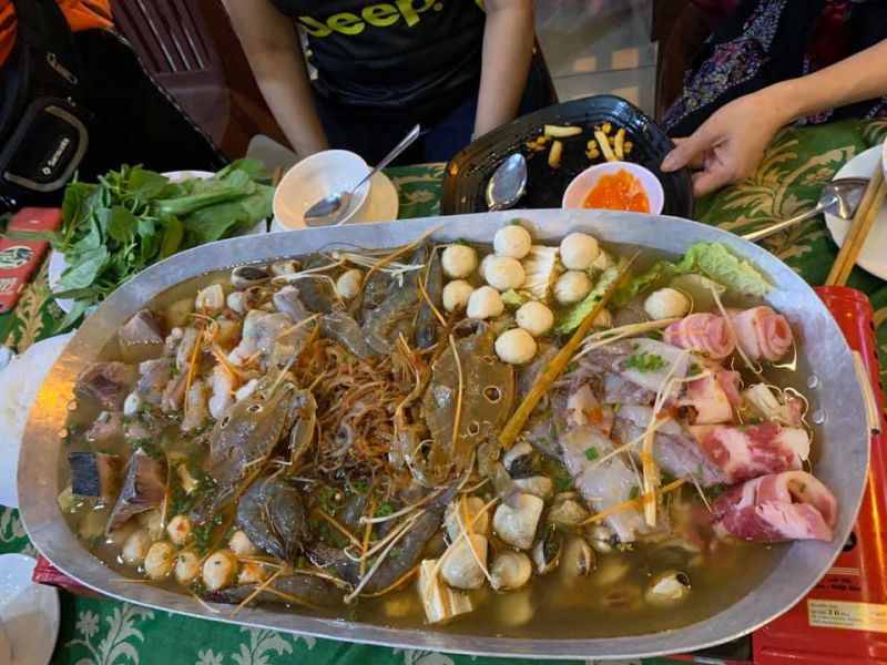 Quán ăn ngon ở đường Lê Quang Đạo, Huế