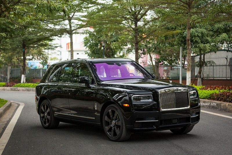 Rolls-Royce Cullinan – Giá: 41 tỷ VND