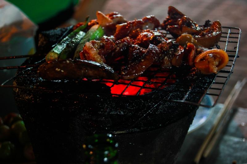 Rơm BBQ, hút khách bởi đồ nướng mang hương vị Việt.