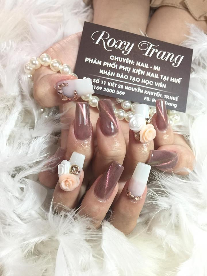 Roxy Trang Nail