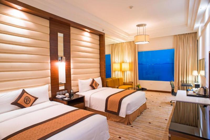 Royal Ha Long Hotel & Villas