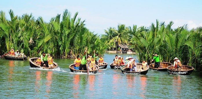 Chèo thuyền thăm rừng dừa Bảy Mẫu