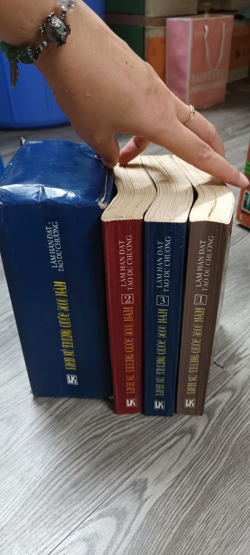 Sách cũ Đường Láng