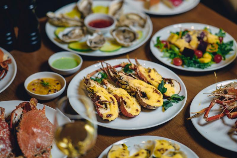 Saigon Café Seafood Buffet Restaurant