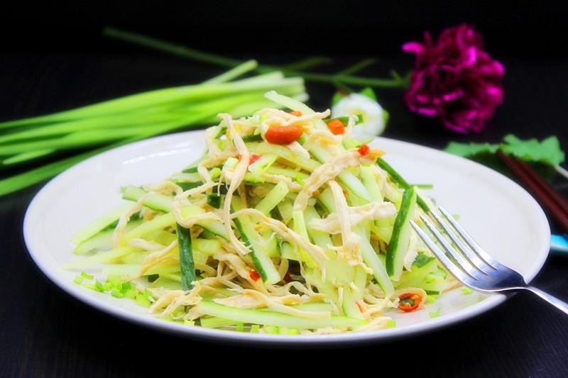 Salad dưa chuột ức gà