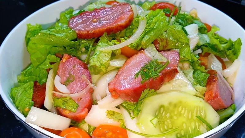 Salad lườn ngỗng hun khói