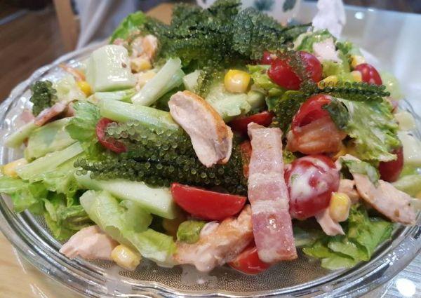 Salad rong nho thịt xông khói