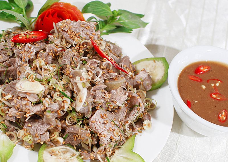 Salad bò tái chanh