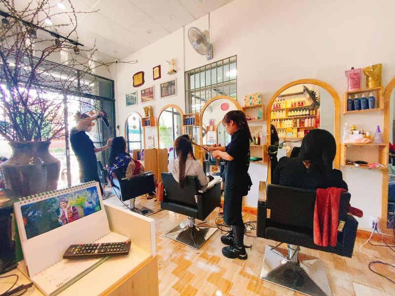 Salon Hạnh Huỳnh