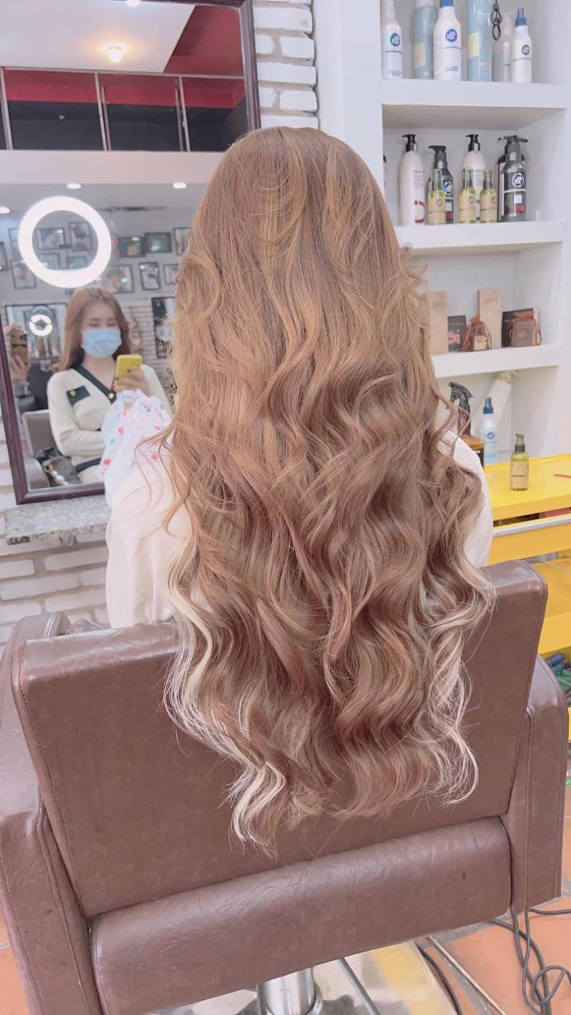 Salon Hùng Hair luôn đặt quyền lợi của khách hàng lên hàng đầu